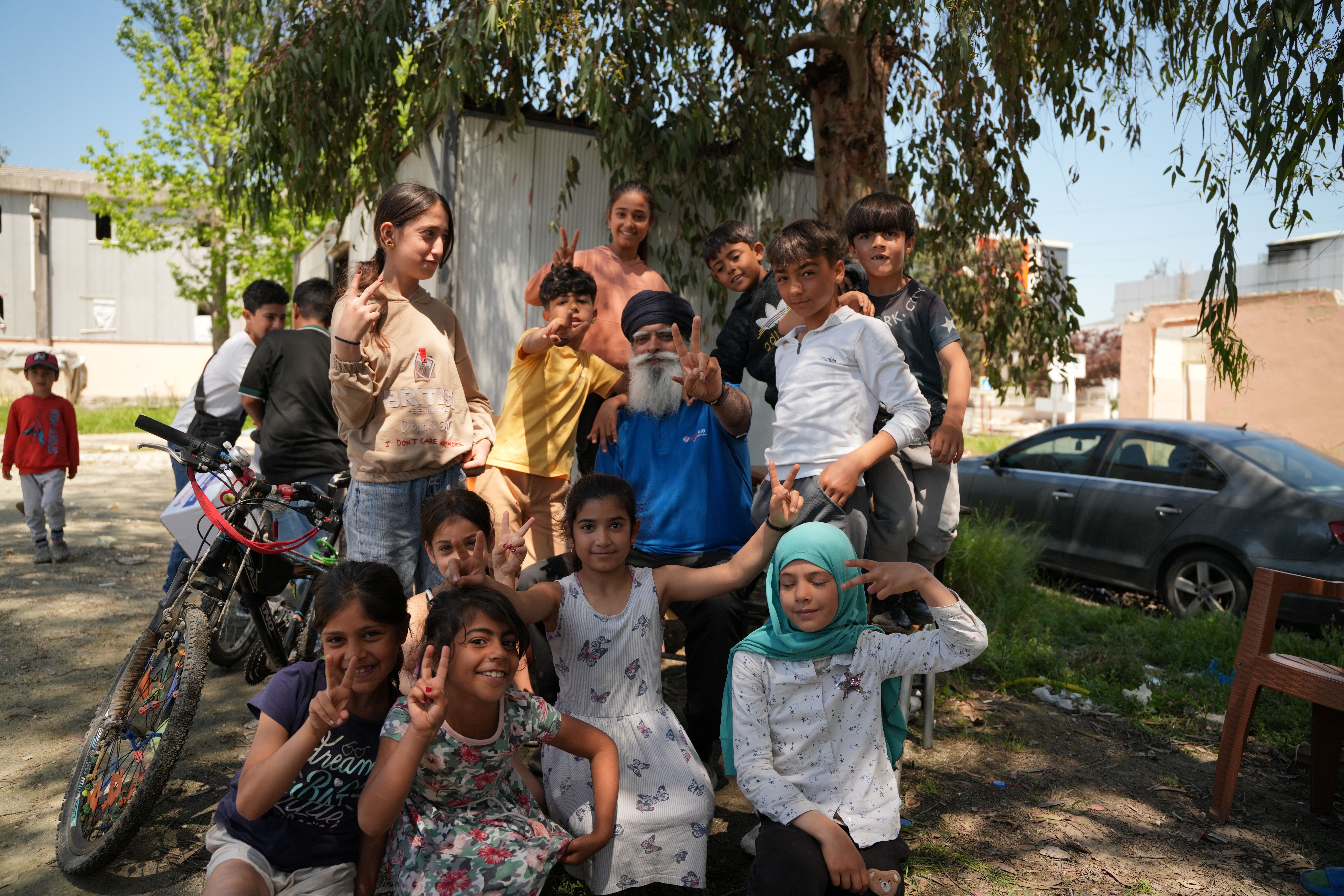 Khalsa Aid distributing food and hygiene aid in Türkiye