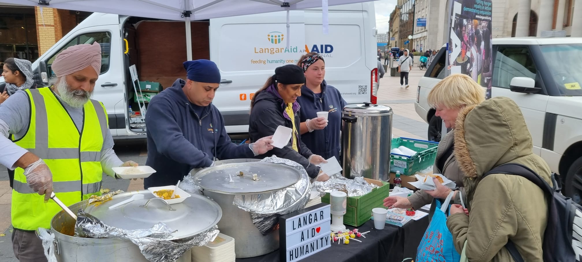 Langar aid team