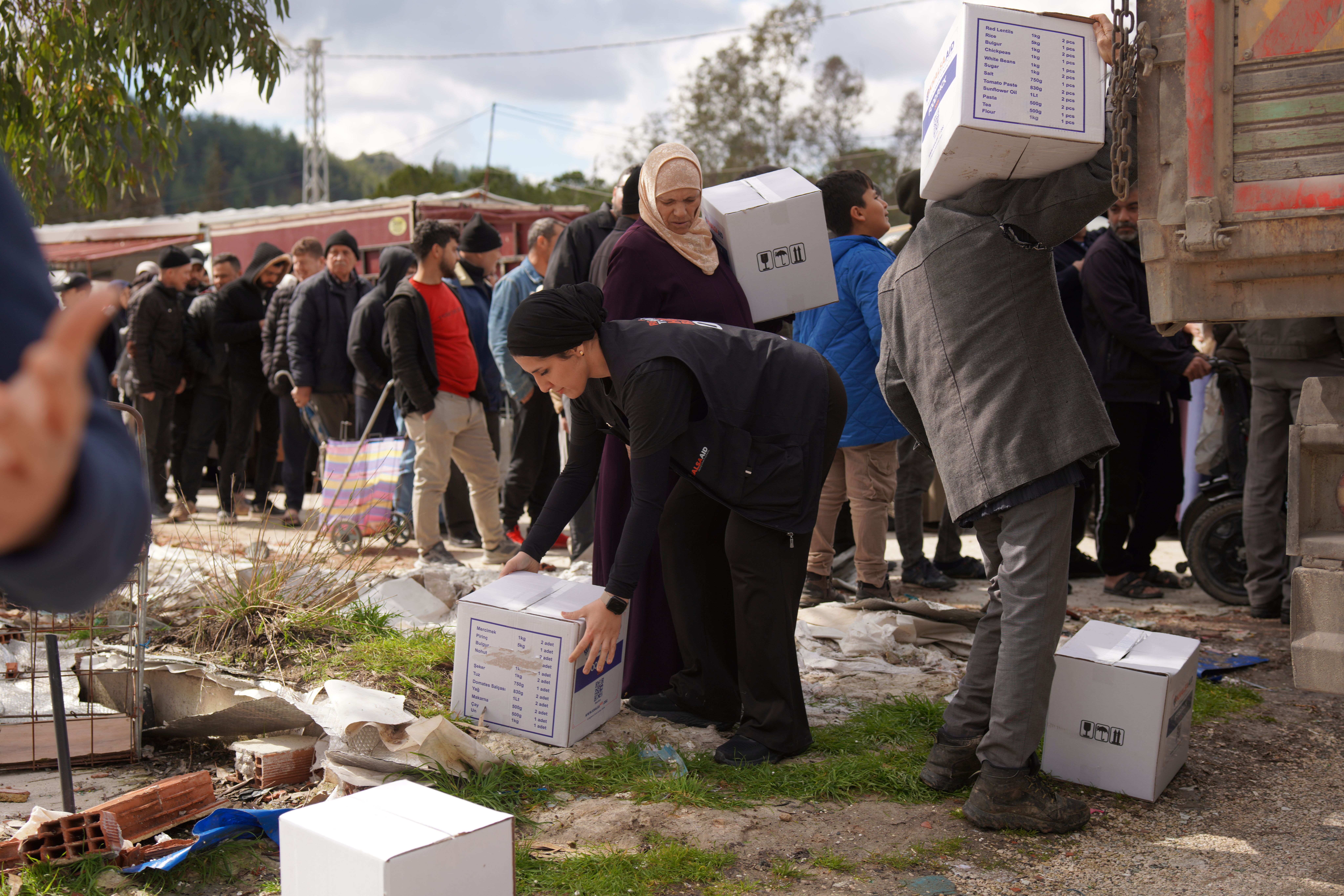 Khalsa Aid distributing aid packs in Turkey