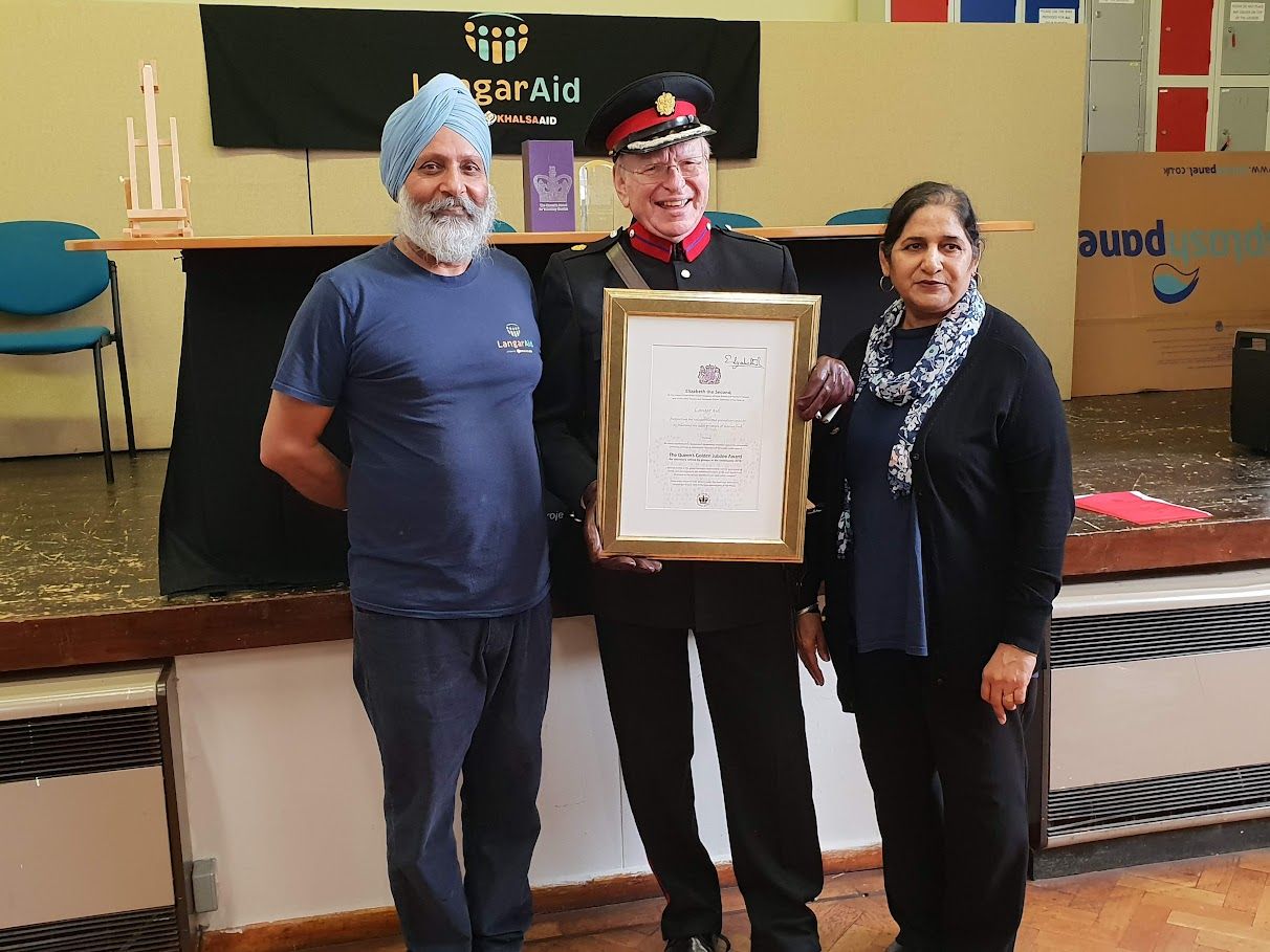 Inderjit, Project Manager of Langar Aid, accepting the Queens Award.