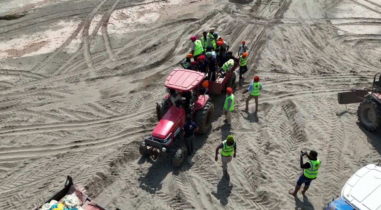 Khalsa Aid Voluteers levelling farmlands in Gatta Mundi Kasu Village in Panjab