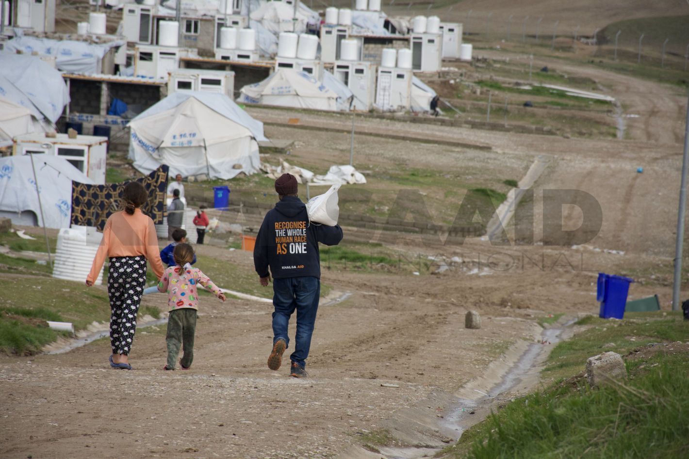 Providing hot meals and essentials to refugees at the border of Syria and Iraq